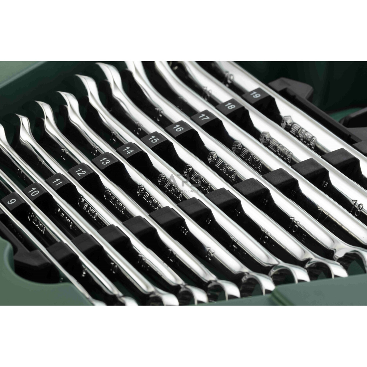 1/4" + 3/8" + 1/2" Galvučių ir raktų rinkinys 128vnt 4 1/4" + 3/8" + 1/2" Galvučių ir raktų rinkinys 128vnt 4