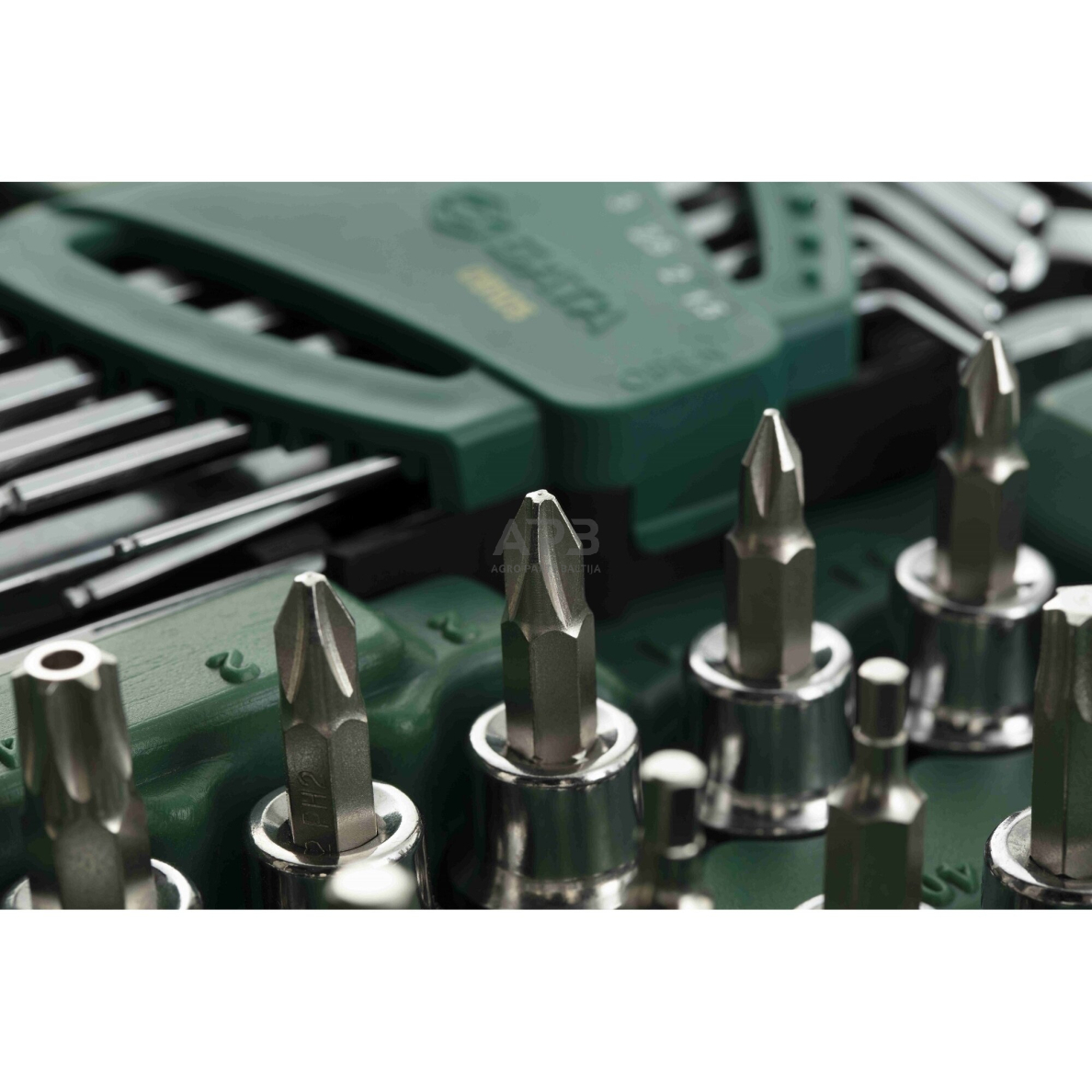 1/4" + 3/8" + 1/2" Galvučių ir raktų rinkinys 128vnt 5 1/4" + 3/8" + 1/2" Galvučių ir raktų rinkinys 128vnt 5