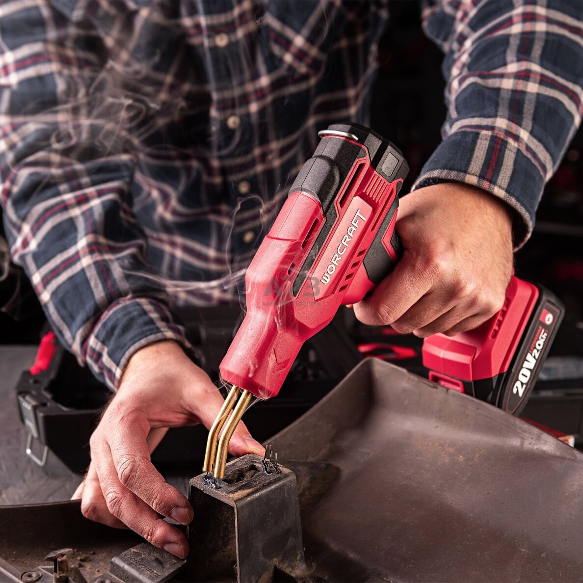 Akumuliatorinis plastiko suvirinimo aparatas plastikinėje dėžėje 20V LI-ION 20 Akumuliatorinis plastiko suvirinimo aparatas plastikinėje dėžėje 20V LI-ION 20