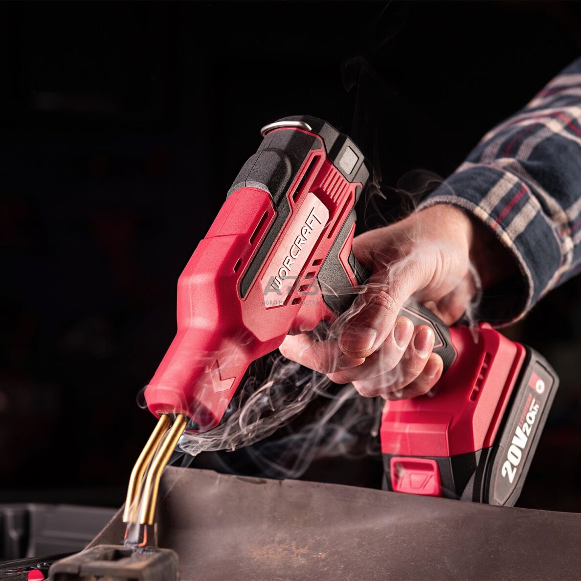 Akumuliatorinis plastiko suvirinimo aparatas plastikinėje dėžėje 20V LI-ION 21