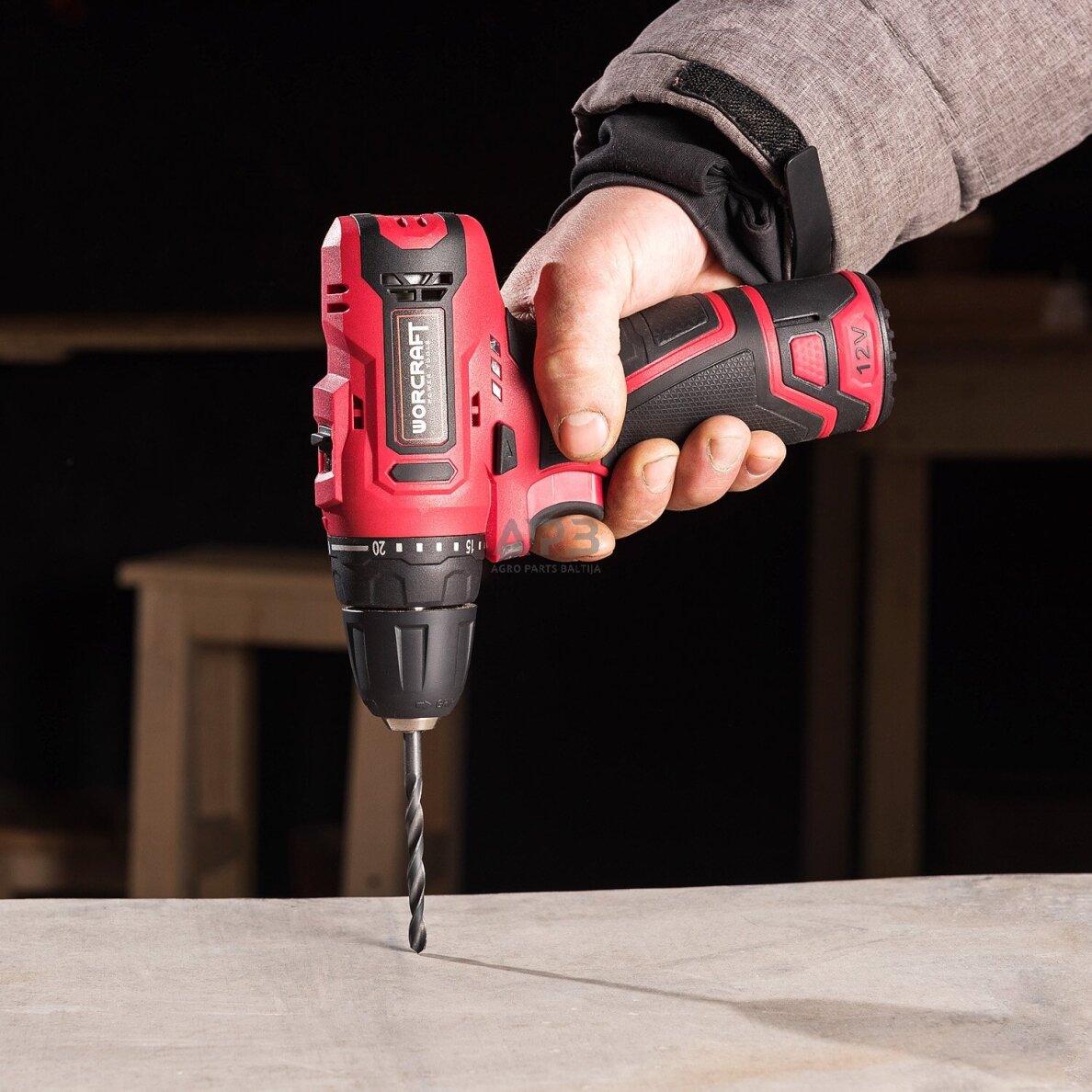 Akumuliatorinis suktuvas-gręžtuvas su priedais plastikine deže 12V LI-ION 12 Akumuliatorinis suktuvas-gręžtuvas su priedais plastikine deže 12V LI-ION 12