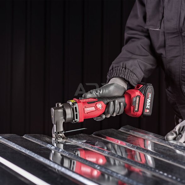 Akumuliatorinės skardos kirpimo žirklės 20V LI-ION 18 Akumuliatorinės skardos kirpimo žirklės 20V LI-ION 18