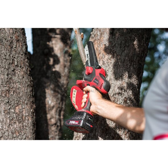 Akumuliatorinis grandininis mini pjūklas su teleskopiniu prailginimu 20V LI-ION 11 Akumuliatorinis grandininis mini pjūklas su teleskopiniu prailginimu 20V LI-ION 11
