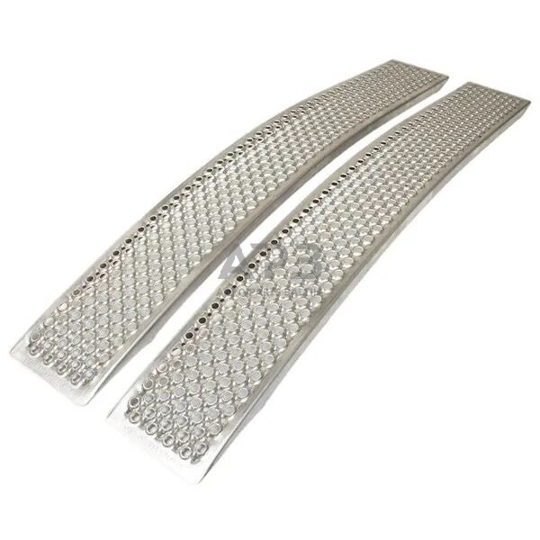 Aliuminė užvažiavimo rampa išlenkta 1,5 metro 450 kg Aliuminė užvažiavimo rampa išlenkta 1,5 metro 450 kg