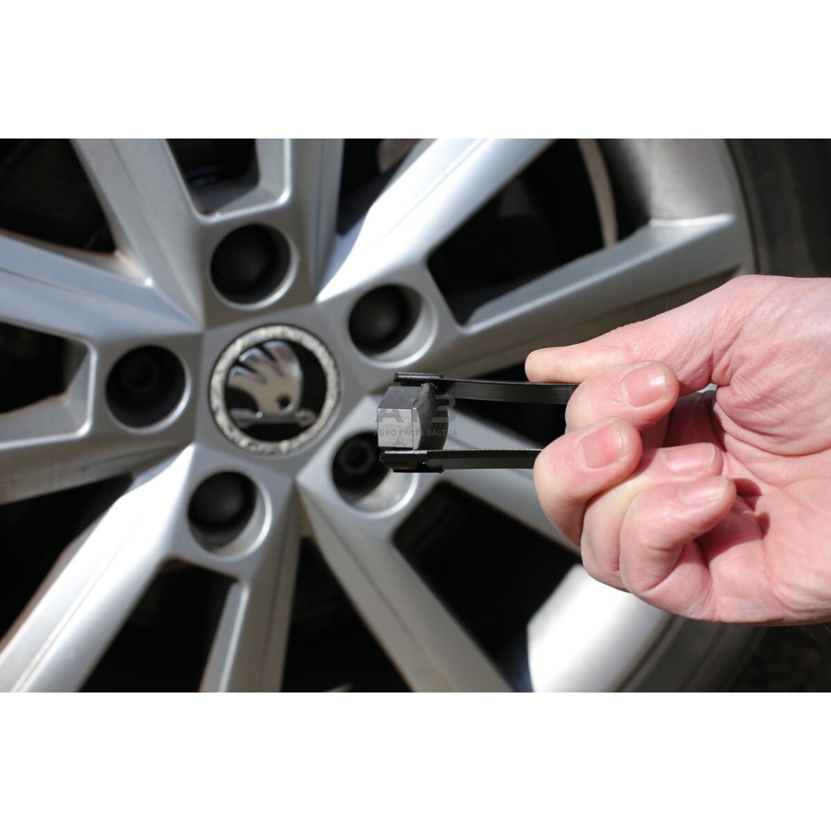Ratų varžtų dagtelių nuėmėjas 1 Ratų varžtų dagtelių nuėmėjas 1