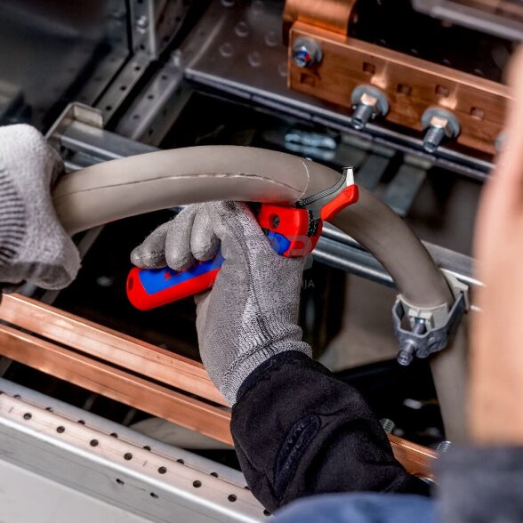 Terkšlinis kabelio nužievinimo peilis su kreipiančiąją KNIPEX 9 Terkšlinis kabelio nužievinimo peilis su kreipiančiąją KNIPEX 9