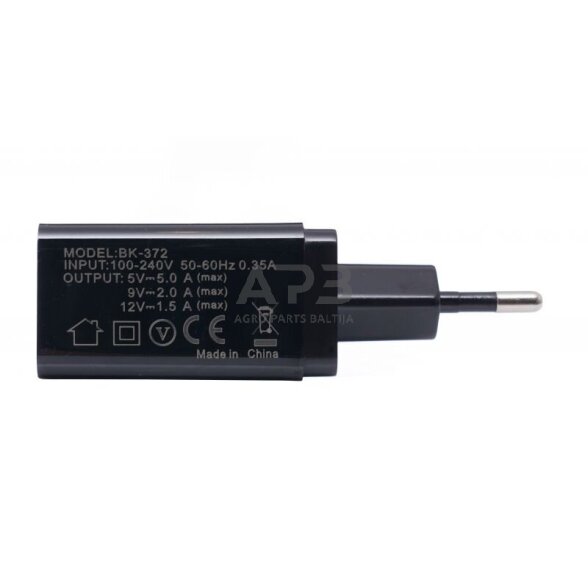 Įkroviklis 220V greito krovimo 2xUSB/2.1A +1USB/QC3.0 3