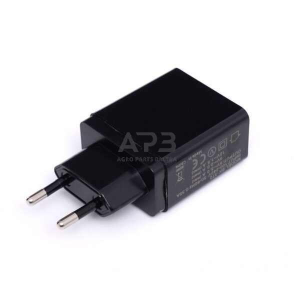 Įkroviklis 220V greito krovimo 2xUSB/2.1A +1USB/QC3.0 5